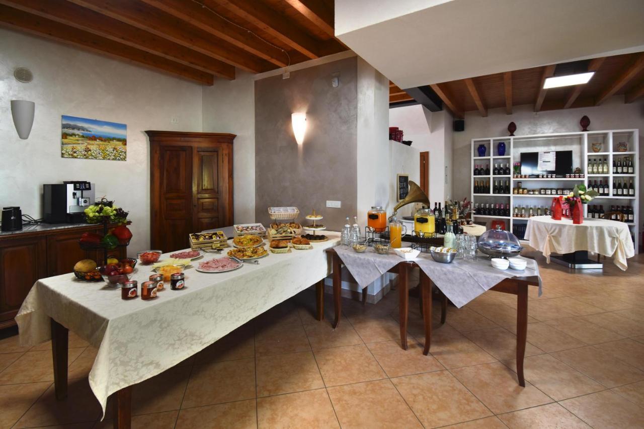 Agriturismo B&B Corte Tonolli Valeggio sul Mincio Bagian luar foto