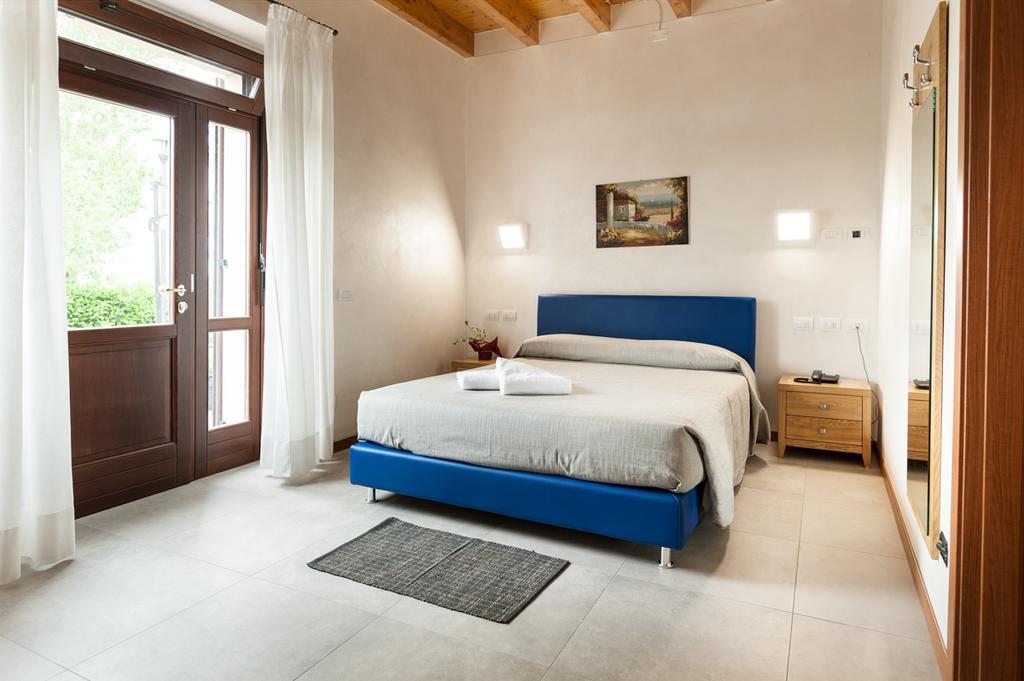 Agriturismo B&B Corte Tonolli Valeggio sul Mincio Ruang foto